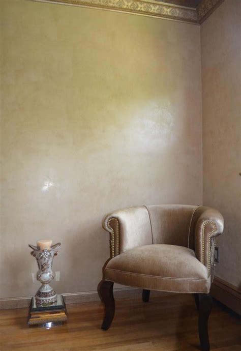 Plaster walls are back and available in a range of colors and textures. Venetian plaster walls - Jelber's Decorative Arts
