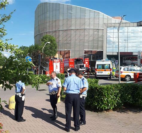 Rozzano is a comune in the metropolitan city of milan in the italian region lombardy, located about 9 kilometres south of milan. Incendio al multisala di Rozzano, un centinaio gli ...