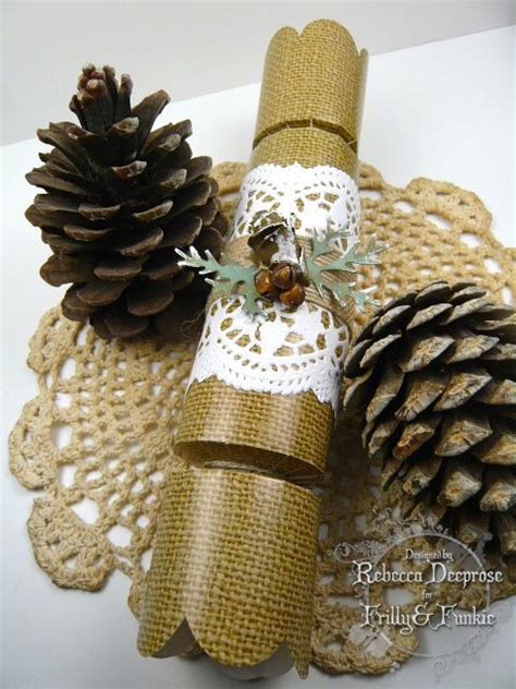 Make your own diy christmas crackers this year and impress your guests! Christmas cracker tutorial and design ideas. Customized Christmas crackers and gift ideas ...