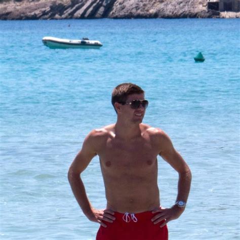 Steven Gerrard Con El Torso Desnudo En Ibiza Los Famosos Disfrutan