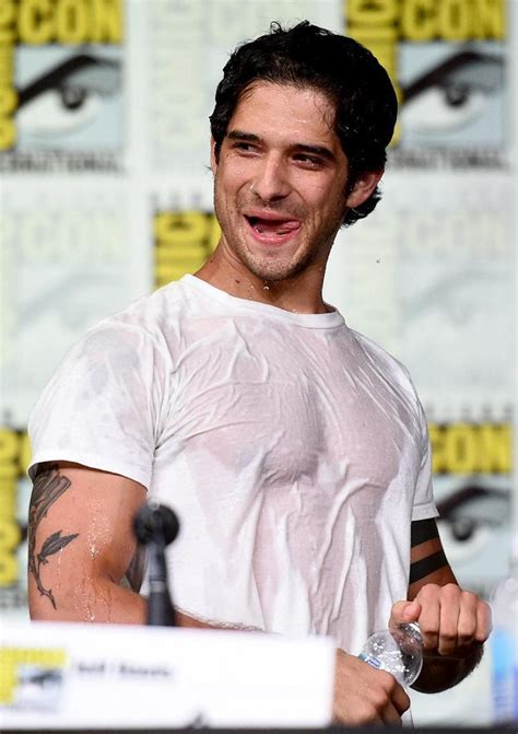 Icymi Tyler Posey Wets His T Shirt In Flashdance Tribute At Comic Con