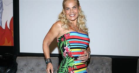 From wikimedia commons, the free media repository. Niurka hace esto con sus uñas y todo Instagram estalla ...