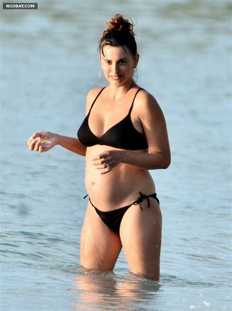 Penelope Cruz Naked In Bikini On The Beach Vacation 2011 Nudbay