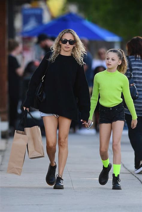 NICOLE RICHIE FASHION Shopping With Harlow