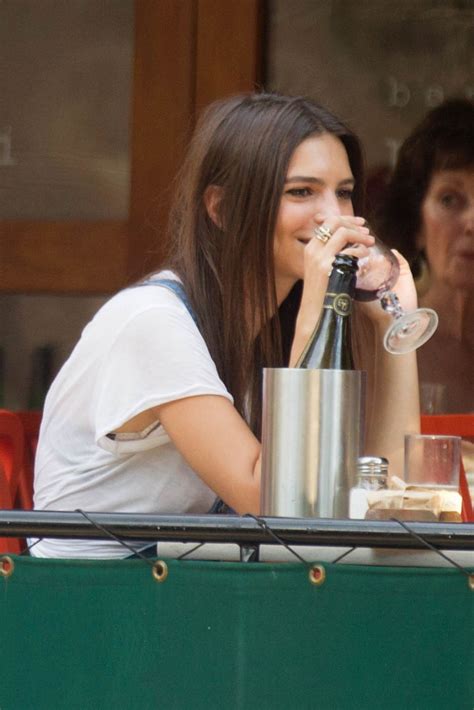 Emily Ratajkowski Having A Lunch At Bar Pitti In New York City August
