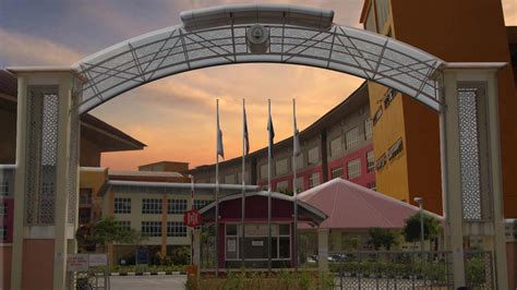 Maybe you would like to learn more about one of these? Homestay Muslim Parit Raja: April 2016