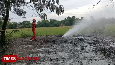Pertamina meminta warga sekitar untuk tetap tenang, dan menjauh dari lokasi kebakaran. Waspada, Semburan Gas yang Terjadi di Indramayu Berpotensi ...