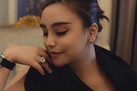 Mungkin itu (ucapan apose salmafina) termasuk bagian itu (perceraian). √ Profil dan Biodata Salmafina Sunan, Anak Pengacara Kondang