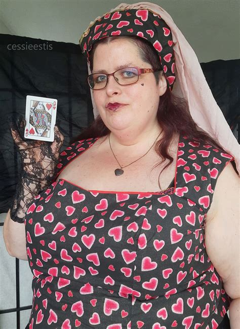 tw pornstars cessieestis twitter queen of hearts [explicit content] cosplay bbw clothed