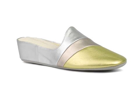 Features a foam padded comfort sock and an indoor/outdoor hard 1 sole. Daniel Green Denise Slipper - Women's Bedroom Slipper