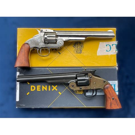 A Denix Smith And Wesson 6 Shot Black Revolver 1008l Cs And A Denix