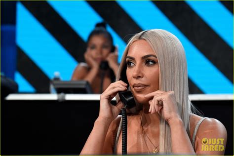 Photo Kim Kardashian Joins Ellen Degeneres Jamie Foxx At Somos Una Voz