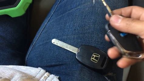 It allows the lock function and then the unlock function after setup on 4th time, but doesn't seem to store the codes for either remote? Immobilier Chip key HONDA CIVIC 2007 2008 2009 2010 by ...