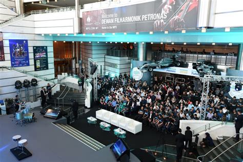 Bahagian keuntungan bagi rafizi = ⅜. PETRONAS Perkenal RON95 Terbaru Berkualiti Tinggi, Minyak ...
