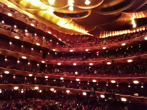 How Many Seats In The Metropolitan Opera House