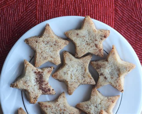 Serve a small gathering with this recipe. Keto Biscochictos : Traditional New Mexican Christmas Cookies