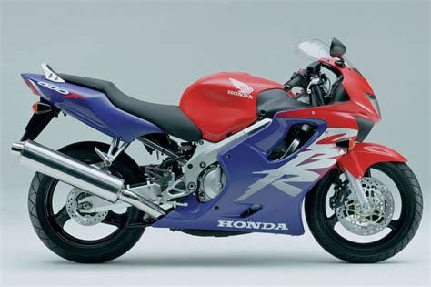 There is ample power down low, yet the. Honda CBR 600 F: todos sus modelos | Moto1Pro