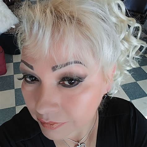 Divas Hair Salon - Home