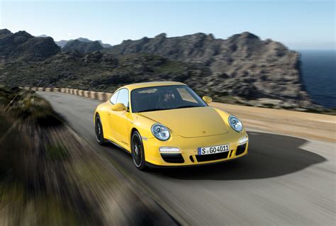 Porsche Unveils 911 Carrera 4 Gts Coupe And Cabriolet Autoevolution