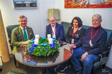 New austrian govt should reject political islam. Keine Hilfe für Blumenläden: Adventkranz Übergabe an ...