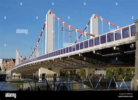 Chelsea Bridge In London England Hi Res Stock Photography And Images