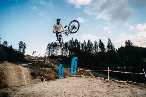 Wriggles takes some of his slope tricks onto the big bike in whistler. Co to jest "Slopeduro"? Rozmowa z Dawidem Czekajem
