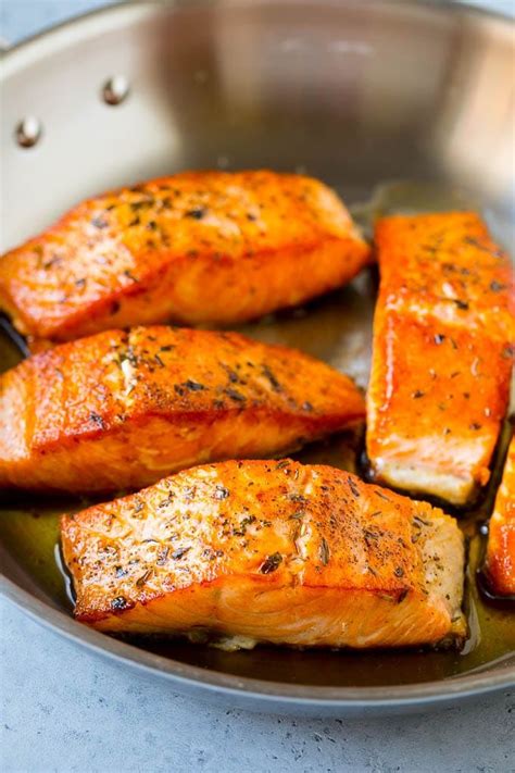 It's perfect when friends come over for dinner, for sunday lunch with your loved ones and even for a. Greek Salmon Salad Recipe | Low Carb Salmon Recipe ...