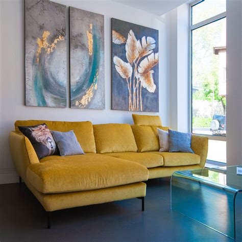 Gelbes kleid oder accessories als super aktueller trend | farben | 3/16. #samt #samtsofa #gelb #yellow #couch #cozy # ...