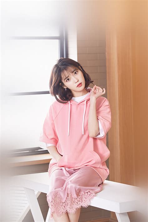 Hq31 Iu Girl Pink Kpop Singer Asian Celebrity Music Wallpaper
