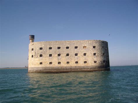 Prégénérique et génériques de la 32e saison et de « fort boyard, toujours plus fort ! Fort-Boyard - Test de Nationalité FrançaiseTest de Nationalité Française