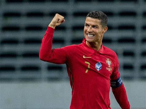 Portuguese footballer cristiano ronaldo plays forward for real madrid. Ronaldo helt enkelt bäst? - The Portugal News