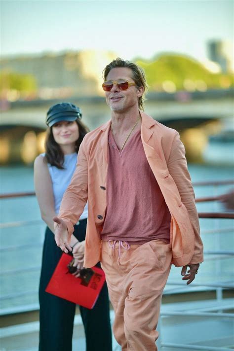 Brad Pitt A Oprit Timpul In Loc Starul Si A Uimit Fanii La Cea Mai Recenta Aparitie Pare Cu