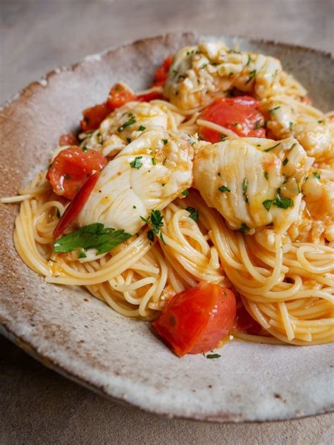 Buttered Lobster Pasta With Cherry Tomatoes Daens Kitchen