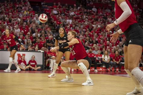 Ncaa Volleyball Stanford Hands Nebraska Its First Loss Of The Season