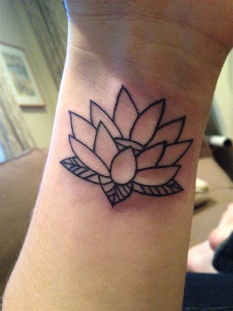 Simple Water Lily Tattoo Bocil