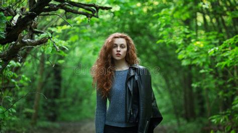 Fille Rousse Chaude Image Stock Image Du Mince Chaud 27284309