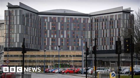 Senior Doctors Criticise Glasgow Hospital Review Bbc News