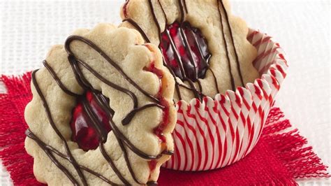 In a medium bowl, cream together butter and sugar. Linzer Cookie Tarts | Linzer cookies, Cookies, Holiday cookies
