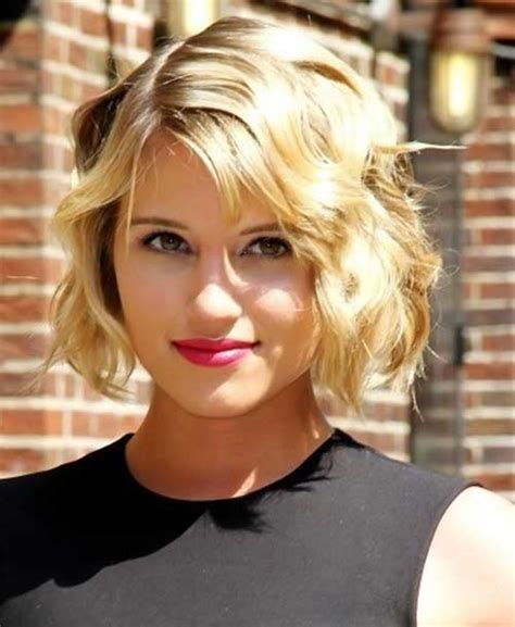 10 Short Wavy Hairstyles for Round Faces | Short ...