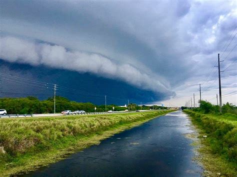 Terrifying Shelf Cloud Engulfs Florida And Turns Day Into Night Video