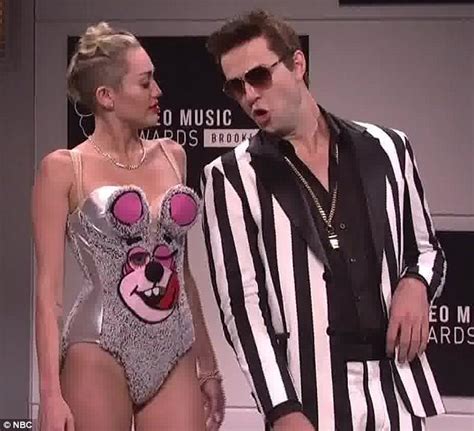 Miley Cyrus Jokes About Murder Of Hannah Montana On Snl And Pokes Fun