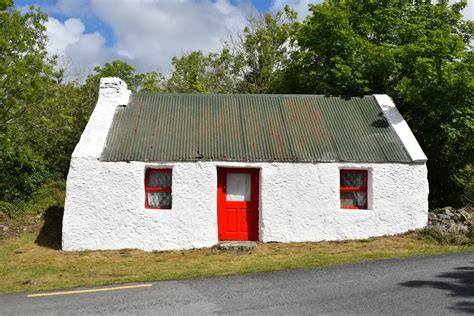 This Adorable Irish Cottage Is On The Market For Just €79k In County