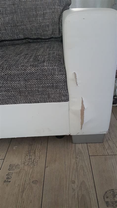 Löcher und risse können mit flicken repariert werden foto: Wie kann ich mein Sofa reparieren ohne 200- 300 euro ...