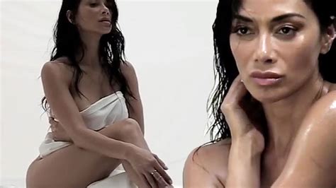 Nicole Scherzinger Strips Completely Naked As She Poses For Raunchy