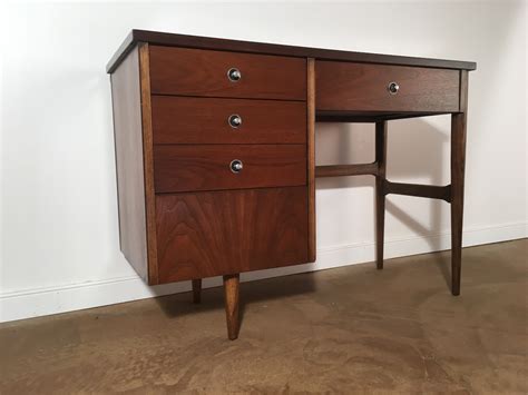 Mid century modern side table mid century desk contemporary bedroom furniture mid century modern furniture small study table antique keys antique jewelry woodworking inspiration traditional furniture. Mid Century Modern Walnut Desk by Bassett Furniture - EPOCH