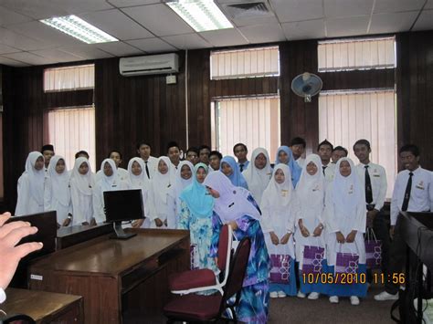 Kebanyakan soalan sejarah ini adalah bersama sama dengan skema jawapan soalan tersebut. BIDANG KEMANUSIAAN SMKTTJ: Tasawwur Islam