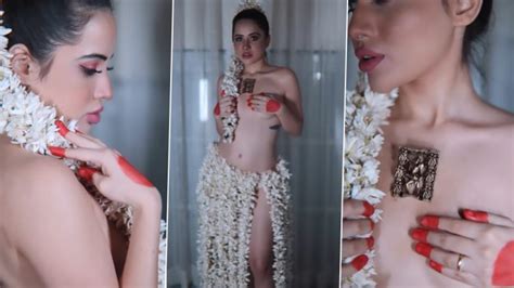 Uorfi Javed Goes Topless Again As She Covers Her B Bs With Hands And