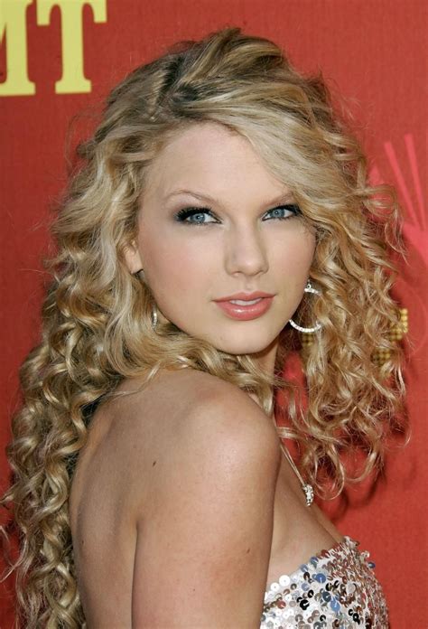 How Old Is Taylor Swift Fligothe