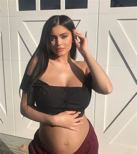 Kylie Jenner Shares Never Before Seen Pregnancy Pic Ahead Of Stormi S 2nd Birthday E Online