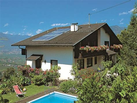 In addition to docking and storage, the marina provides services such as fuel and marine supplies, maintenance service and boat repair, and bilge and sewage pumping. ᐅ Haus Maria, Völlan